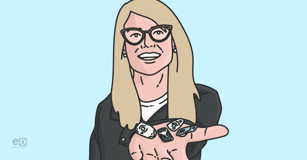 Image of an optometrist holding her hand out with daily disposable contact lenses in it to represent why she primarily prescribes daily disposable contact lenses in her practice.